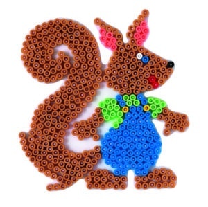 Hama Midi Perleplade i form af et farverigt egern.