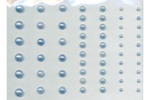 Selvklæbende halvblå perler i størrelserne 3-7mm, 58 styk.