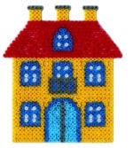 Hama Perleplade Midi i form af et farverigt hus på 17x15cm i hvid.