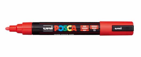 Uni Posca PC-5M rød tusch med synlig spids og mærkelogo.
