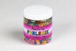 Pearl'n'fun transparent perlemix 100g i plastbøtte for kreative projekter.