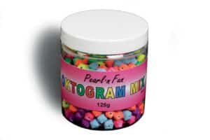 Pearl'n'fun Mat Oktogram 8mm perler i assorterede farver, 125g beholder.