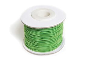 Spole med grøn elastiksnor på 1,2mm x 25m til perlearbejde.