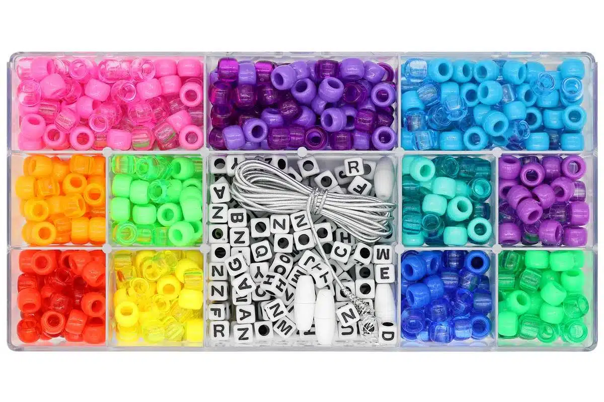 Billede af Rocai perlemix + bogstaver ass. farver m/elastik DIY Kit