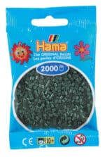 Hama Mini Perler 2.000 stk, mørkegrøn, i en blå plastikpose.